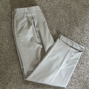 Men’s Savane Pleated dress pant Beige size 40/32